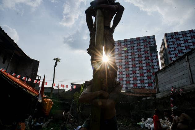 August 17, 2026, Bandung Regency, West Java, Indonesia: Participants climb a pole coated in oil and mud, with prizes placed at the top, during a competition locally known as Panjat Pinang to commemorate the 81st anniversary of the Republic of Indonesia s independence in Lengkong Village, Bandung Regency, Indonesia. Bandung Regency Indonesia  - ZUMAr272 20260817_zip_r272_019 Copyright: xDimasxRachmatsyahx