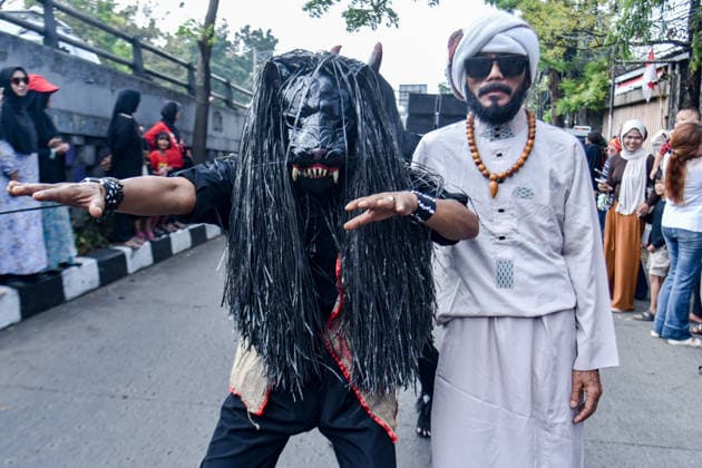 August 17, 2026, Bandung, West Java, Indonesia: People wearing creative costumes walk during parade to celebrate the 81st anniversary of Indonesia s independence in Bandung, Indonesia. Bandung Indonesia  - ZUMAr272 20260817_zip_r272_036 Copyright: xDimasxRachmatsyahx