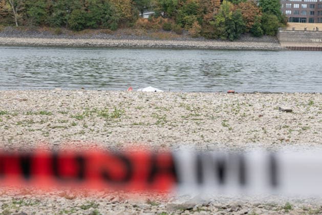 Controlled detonation of a World War II bomb in the Rhine at the Rheinaue in Bonn on August 17, 2026. Following the discovery of a 125-kilogram British incendiary bomb fr Copyright: xMarcxJohnx