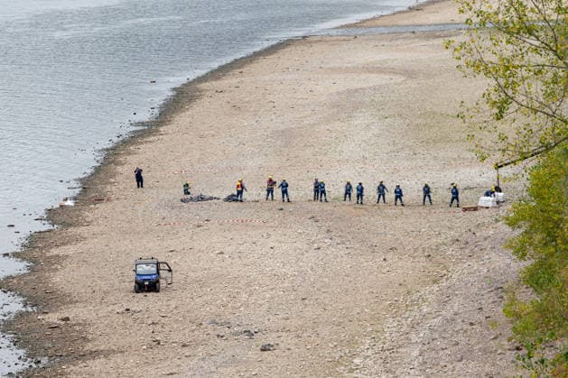 Controlled detonation of a World War II bomb in the Rhine at the Rheinaue in Bonn, August 17, 2026. After a 125-kilogram British incendiary bomb from World War II was fou Copyright: xMarcxJohnx