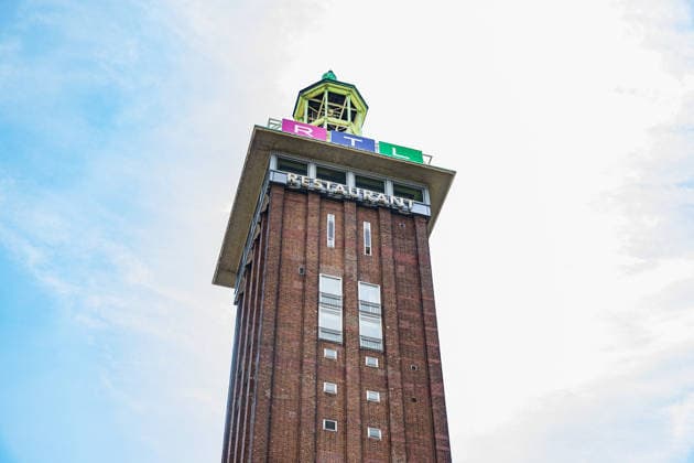 Record-Low Water Level on the Rhine: Exposed riverbed on the Deutz bank of the Rhine, August 16, 2026. View from the Deutz bank of the Rhine toward the former Messeturm; now the headquarters of the RTL Group, acro Copyright: xMarcxJohnx