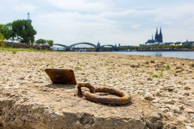 Record-Low Water Level on the Rhine: Exposed riverbed on the Deutz bank of the Rhine, August 16, 2026. View from the Deutz bank of the Rhine toward Cologne Cathedral, showing the Rhine’s riverbed exposed due to hi Copyright: xMarcxJohnx