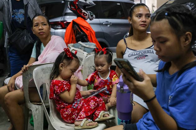 Tens of thousands evacuated in Philippines amid monsoon rains, floods QUEZON CITY, PHILIPPINES - AUGUST 18: People evacuated from flooded areas take shelter at a secondary school-turned emergency shelter, amid lingering threats of flooding caused by heavy monsoon rains, in Quezon City, Metro Manila, Philippines, on August 18, 2026. As the country remains threatened by floods caused by monsoon heavy rains, tens of thousands of people in the capital region of Metro Manila and its surrounding cities and areas have been evacuated, with schools in multiple locations across the Philippines being suspended for safety reasons. Daniel Ceng Anadolu Quezon City Philippines. Editorial use only. Please get in touch for any other usage. Copyright: x2026xAnadoluxDanielxCengx