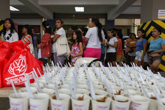 Tens of thousands evacuated in Philippines amid monsoon rains, floods QUEZON CITY, PHILIPPINES - AUGUST 18: People evacuated from flooded areas wait in queue to collect food and supplies at a secondary school-turned emergency shelter, amid lingering threats of flooding caused by heavy monsoon rains, in Quezon City, Metro Manila, Philippines, on August 18, 2026. As the country remains threatened by floods caused by monsoon heavy rains, tens of thousands of people in the capital region of Metro Manila and its surrounding cities and areas have been evacuated, with schools in multiple locations across the Philippines being suspended for safety reasons. Daniel Ceng Anadolu Quezon City Philippines. Editorial use only. Please get in touch for an Copyright: x2026xAnadoluxDanielxCengx