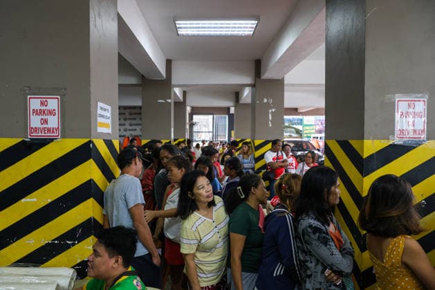 Tens of thousands evacuated in Philippines amid monsoon rains, floods QUEZON CITY, PHILIPPINES - AUGUST 18: People evacuated from flooded areas wait in queue to collect food and supplies at a secondary school-turned emergency shelter, amid lingering threats of flooding caused by heavy monsoon rains, in Quezon City, Metro Manila, Philippines, on August 18, 2026. As the country remains threatened by floods caused by monsoon heavy rains, tens of thousands of people in the capital region of Metro Manila and its surrounding cities and areas have been evacuated, with schools in multiple locations across the Philippines being suspended for safety reasons. Daniel Ceng Anadolu Quezon City Philippines. Editorial use only. Please get in touch for an Copyright: x2026xAnadoluxDanielxCengx