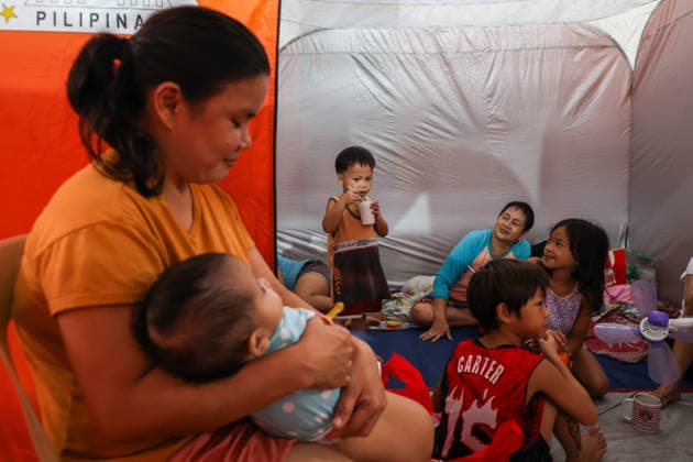 Tens of thousands evacuated in Philippines amid monsoon rains, floods QUEZON CITY, PHILIPPINES - AUGUST 18: People evacuated from flooded areas take shelter at a secondary school basketball court, amid lingering threats of flooding caused by heavy monsoon rains, in Quezon City, Metro Manila, Philippines, on August 18, 2026. As the country remains threatened by floods caused by monsoon heavy rains, tens of thousands of people in the capital region of Metro Manila and its surrounding cities and areas have been evacuated, with schools in multiple locations across the Philippines being suspended for safety reasons. Daniel Ceng Anadolu Quezon City Philippines. Editorial use only. Please get in touch for any other usage. Copyright: x2026xAnadoluxDanielxCengx