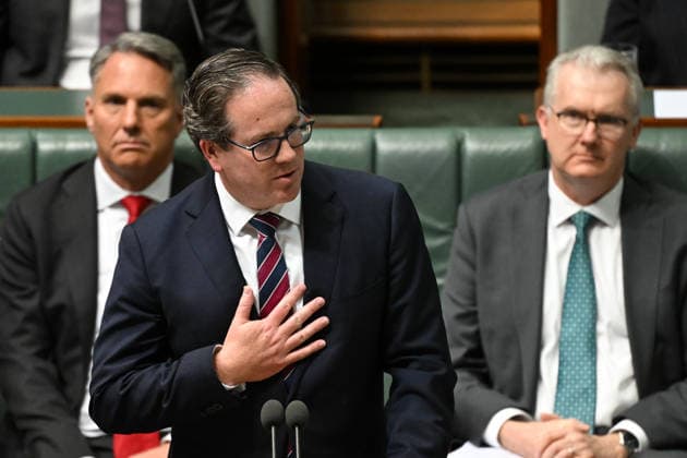 QUESTION TIME, Australian Veterans™ Affairs Minister Matt Keogh speaks during Question Time in the House of Representatives at Parliament House in Canberra, Tuesday, August 18, 2026. ( NO ARCHIVING CANBERRA AUSTRALIAN CAPITAL TERRITORY AUSTRALIA  Copyright: xLUKASxCOCHx 20260818175310905181