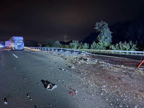 A2: Inconceivably Extensive Damage Following Accident Involving Heavy-Haul Truck Near Kamen; A2 Closed in Both Directions for an Extended Period 7aIMG 0569960 A2: Inconceivably Extensive Damage Following Accident Involving Heavy-Haul Truck Near Kamen; A2 Closed in Both Directions for an Extended Period North Rhine-Westphalia, Kamen Copyright: 7aktuell.dex xMarcxGruber 0569960 20260818_7a_express_20260818_8456_569960