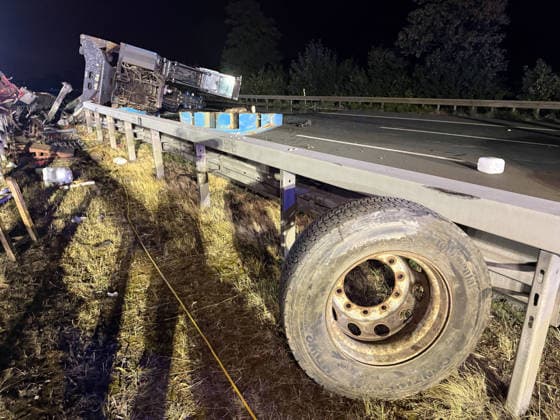 A2: Unbelievably extensive damage following an accident involving a heavy-haul truck near Kamen; A2 closed in both directions for a very long time 7aIMG 0569968 A2: Unbelievably extensive damage following an accident involving a heavy-haul truck near Kamen; A2 closed in both directions for a very long time North Rhine-Westphalia, Kamen Copyright: 7aktuell.dex xMarcxGruber 0569968 20260818_7a_express_20260818_8456_569968