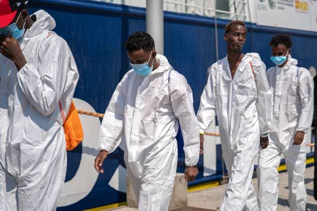 News Bilder des Tages Humanity 1 arrives in Ravenna with 73 migrants rescued in Mediterranean RAVENNA, ITALY AUGUST 18, 2026: The Humanity 1, a search-and-rescue vessel operated by German NGO SOS Humanity, arrives at the port of Ravenna, Italy, on August 18, 2026, carrying 73 migrants rescued in the central Mediterranean between Malta and Lampedusa. According to SOS Humanity, those rescued include 17 minors and five women. Italian authorities designated Ravenna as the vessel s port of disembarkation. The arrival marks the city s 28th migrant disembarkation since December 2022 and its fourth in 2026. Ravenna Italy Copyright: x xSilviaxCasadeix xJNAxPressx