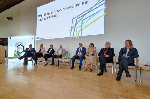 Halle-Saale, Saxony-Anhalt, Germany, August 18, 2026 Leibniz Institute for Agricultural Development in Transition Economies (IAMO) IHK Election Forum L R Thomas Brockmeier (Moderator), Eva von Angern (The Left), Lydia Hüskens (FDP), Jan Scharfenort (AfD), Sven Schulze (CDU), Susan Sziborra Seidlitz (Greens), Armin Willingmann (SPD), Claudia Wittig (BSW) Copyright: xdtsxNachrichtenagenturx dts_130397