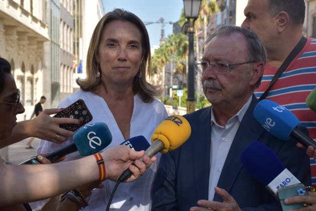 Gamarra Visits Ceuta to See the Humanitarian Crisis Firsthand Cuca Gamarra, the PP’s Deputy Secretary for Institutional Regeneration, and Juan Jesús Vivas, the president of Ceuta, speak to the media, following a meeting at the PP Ceuta headquarters on August 18, 2026, in Ceuta, Spain. Gamarra visited the autonomous city to see firsthand the humanitarian crisis affecting the region after thousands of migrants swam across the Tarajal Strait on July 30 and 31. During her visit, Gamarra met with the president of Ceuta and with representatives of associations and unions of the Civil Guard and the National Police. AUGUST 18, 2026 CEUTA PP POPULAR PARTY VIVAS Gabriela Sardá Nún Ceuta Ceuta, Spain Copyright: xGabrielaxSardaxNunezx 7720087