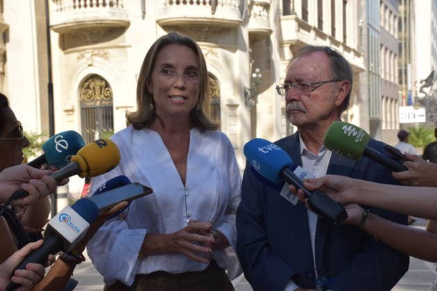 Gamarra Visits Ceuta to See the Humanitarian Crisis Firsthand Cuca Gamarra, the PP’s Deputy Secretary for Institutional Regeneration, and Juan Jesús Vivas, the president of Ceuta, speak to the media, following a meeting at the PP Ceuta headquarters on August 18, 2026, in Ceuta, Spain. Gamarra visited the autonomous city to see firsthand the humanitarian crisis affecting the region after thousands of migrants swam across the Tarajal Strait on July 30 and 31. During her visit, Gamarra met with the president of Ceuta and with representatives of associations and unions of the Civil Guard and the National Police. AUGUST 18, 2026 CEUTA PP POPULAR PARTY VIVAS Gabriela Sardá Nún Ceuta Ceuta, Spain Copyright: xGabrielaxSardaxNunezx 7720089