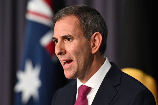 JIM CHALMERS WAGES PRESSER, Australian Treasurer Jim Chalmers speaks to the media during a press conference at Parliament House in Canberra, Wednesday, August 19, 2026. ( NO ARCHIVING CANBERRA AUSTRALIAN CAPITAL TERRITORY AUSTRALIA  Copyright: xLUKASxCOCHx 20260819158850757341