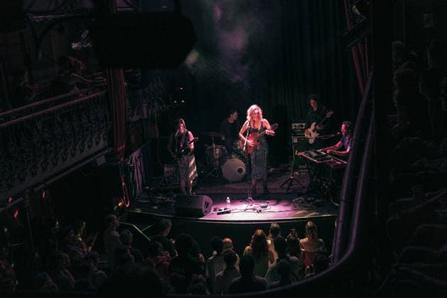 Hannah Cohen performs at Hoxton Hall on August 18, 2026 in London, England. LONDON, ENGLAND - AUGUST 18: Hannah Cohen performs at Hoxton Hall on August 18, 2026 in London, England., Credit:Pupat Chenaksara Avalon UK, London  Copyright: xPupatxChenaksarax xAvalonx PCN_HANNAH_COHEN_LIVE_1125373606