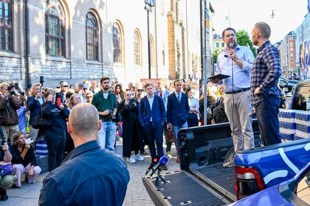 STOCKHOLM, SWEDEN 20260819 Sweden Democrats party leader Jimmy Akesson and Henrik Vinge, spokesperson for legal policy, present an election pledge outside the Stockholm District Court STOCKHOLM SWEDEN x10080x  Copyright: xFredrikxSandberg TTx SD PRESETERAR VALLÖFTE tlccP_fHBlI