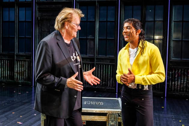 MMM STAGE Howard Carpendale Attends MJ: The Michael Jackson Musical in Hamburg on August 18, 2026 Singer and entertainer Howard Carpendale was a guest at MJ: The Michael Jackson Musical at the Stage Theater an der Elbe. After the performance, he met with Jay Karim Jonker, the actor playing Michael Jackson, on s