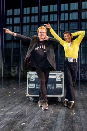 MMM STAGE Howard Carpendale Attends MJ: The Michael Jackson Musical in Hamburg on August 18, 2026 Singer and entertainer Howard Carpendale was a guest at MJ: The Michael Jackson Musical at the Stage Theater an der Elbe. After the performance, he met with Jay Karim Jonker, the actor playing Michael Jackson, on s
