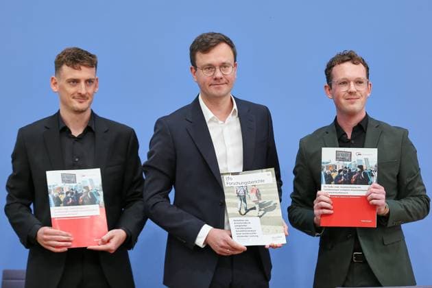 Berlin, Germany, August 19, 2026 Federal Press Conference Study: How Consolidating Social Benefits Can Combat Poverty Lukas Werner, Social Policy Advisor, AWO Bundesverband e. V., Maximilian Blömer, Head of Ex Ante Policy Evaluation, ifo Center for Public Finance, Lukas Hochscheidt, Policy Coordinator and Advocacy Officer, AWO Bundesverband e.V. Copyright: xdtsxNachrichtenagenturx dts_130478
