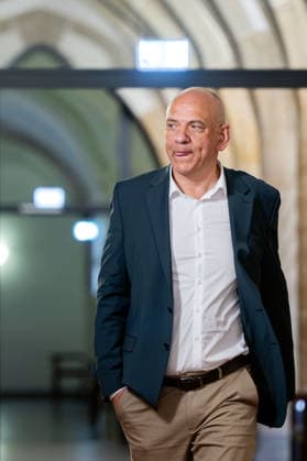 August 18, 2026, Germany, Saxony, Bautzen: Steffen Roschek, chairman of the Bautzen CDU district chapter, on his way to a hearing on Wednesday, August 19, 2026, at the Bautzen District Court. The proceedings stem from remarks Roschek made during the 2025 federal election campaign regarding AfD politician Karsten Hilse.