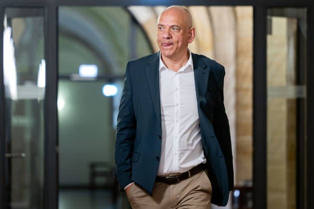 August 18, 2026, Germany, Saxony, Bautzen: Steffen Roschek, chairman of the Bautzen CDU district chapter, on his way to a hearing on Wednesday, August 19, 2026, at the Bautzen District Court. The proceedings stem from remarks Roschek made during the 2025 federal election campaign regarding AfD politician Karsten Hilse.