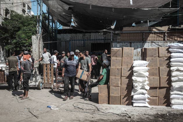 Palestinians Receive WFP Food Aid in Nuseirat on Humanitarian Day Palestinians receive food assistance distributed by the World Food Programme (WFP) in the Nuseirat refugee camp, central Gaza Strip, on August 19, 2026, amid the continuing humanitarian crisis and growing basic needs. The distribution coincides with World Humanitarian Day, observed annually on August 19 to highlight the work of humanitarian personnel and their support for people affected by crises worldwide. Photo by Moiz Salhi apaimages Nusairat Gaza Strip Palestinian Territory 190826_Nuseirat_MS_00(20) Copyright: xapaimagesxMoizxSalhixx xapaimagesx