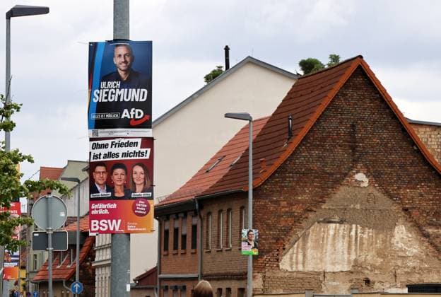 Election posters, August 18, 2026, Aschersleben, election posters for the state election on September 6, 2026, in Saxony-Anhalt: Election posters overlapping on a lamppost, shown here from the AfD (Ulrich Siegmund) and the BSW ( Without Peace, Everything Is Nothing; Dangerously Honest by Thomas Schulze), Sahra Wagenknecht, and Claudia Wittig