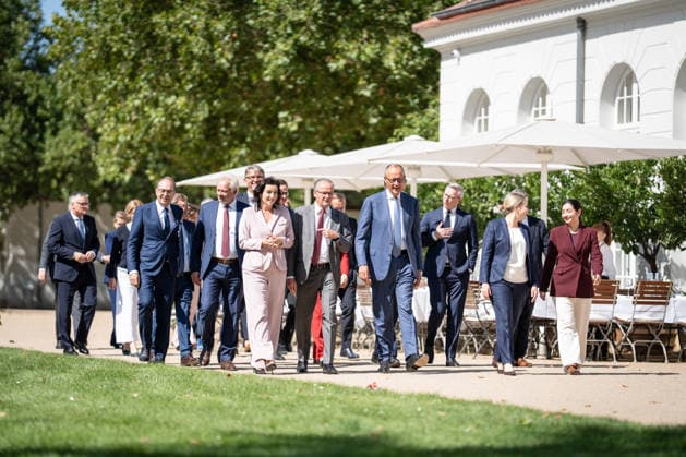 Chancellor Friedrich Merz with his cabinet members in the garden of Neuhardenberg Castle; German Federal Government cabinet retreat at Neuhardenberg Castle, Märkisch Oderland, Brandenburg, Germany; Neuhardenberg Castle