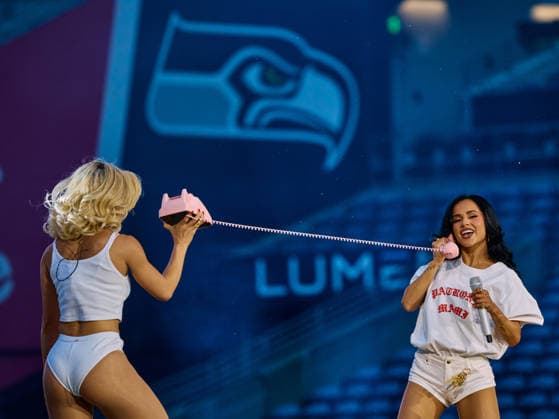 August 26, 2026, Seattle, Washington, USA: BECKY G (REBBECA MARIE GOMEZ) performs as an opener during the Viajando Por El Mundo Tropitour at Lumen Field in Seattle, Washington. Seattle USA  - ZUMAd218 20260826_zsp_d218_013 Copyright: xRichardxDizonx