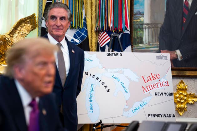 August 27, 2026, Washington, District Of Columbia, USA: A poster shows the name change from Lake Ontario to Lake America beside United States Secretary of the Interior and Chair, National Energy Council and White House Energy Czar DOUG BURGUM, as United States President DONALD J TRUMP signs an executive order on the renaming, amid a recent trade war, in the Oval Office of the White House in Washington, DC Washington USA  - ZUMAs152 20260827_faa_s152_003 Copyright: xAlxDragox-xPoolx
