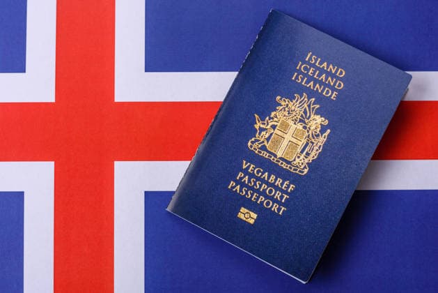 Island, isländischer Reisepass oder Personalausweis mit Flug- und Reisetickets. Isländischer Reisepass Iceland, Icelandic passport or id document with tickets for flight, travel, border crossing. Icelandic passport as a background for your design (License=RF) Copyright: xZoonar.com TetianaxChernykovax 25503376