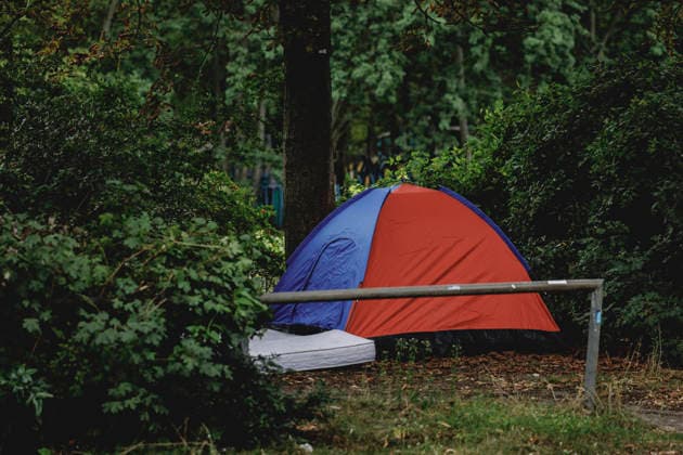 A homeless person s tent near Goerlitzer Park in Berlin, August 28, 2026, Berlin, Germany Copyright: xFlorianxGaertnerx