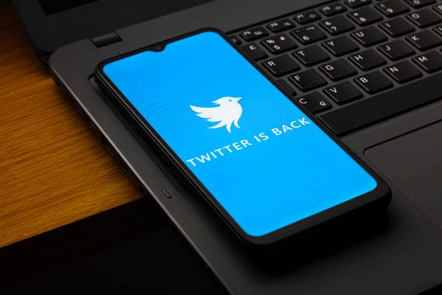 Photo illustration in Canada - 28 Aug 2026 In this photo illustration, the Twitter.now (Twitter Now) logo is seen displayed on a smartphone screen. Canada Copyright: xThomasxFullerx xSOPAxImagesx TFSPI_28082026-6455