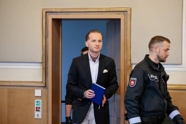 Wind Power Fraudster Hendrik Holt: On March 7, 2023, wind power fraudster Hendrik Holt, in handcuffs, will take the stand to testify against former Health Minister Jens