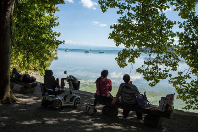 Bodensee-Waserstand so niedrig wie selten: Riesige Schlickflächen an der Insel Mainau liegen frei - Bald Wat-Touren möglich? 7aIMG: 0571393 KONSTANZ INSEL MAINAU: Historisches Niedrigwasser am Bodensee - Große Schlickflächen rund um die Blumeninsel liegen frei Der Bodensee führt in diesem Sommer außergewöhnlich wenig Wasser, und rund um die Insel Mainau bei Konstanz werden die Folgen besonders eindrucksvoll sichtbar. Aktuelle Aufnahmen vom Sonntagnachmittag (30.08.2026) zeigen großflächig trockengefallene Uferbereiche und Schlickflächen sowie die ungewöhnlich weit zurückgewichene Wasserlinie. Der Sommer 2026 hat am Bodensee bereits mehrere historische Niedrigwassermarken gebracht. Am Pegel Konstanz wurden Mitte August lediglich 275 Copyright: 7aktuell.dex xOskarxEyb 0571393 20260831_7a_BodenseeLow_571393