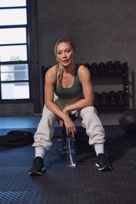 Hilary Duff works out with kettlebells and battle ropes as she’s named Reebok’s newest brand ambassador Hilary Duff works out with kettlebells and battle ropes as she’s named Reebok’s newest brand ambassador., , Hilary strikes some athletic poses in her debut campaign as she embodies the sportswear giant’s Unfiltered & Unstoppable spirit., , She said: I’m excited to partner with Reebok, a brand that has always embraced originality and individuality., , To me, style has always been about wearing what makes me feel my best and gives me confidence, whether I’m on the go, spending time with family or fitting movement into my day. Reebok shares that mindset, and I’m looking forward to what’s ahead for this partnership. , , Hilary joins a sta  Copyright: xThexMegaxAgencyxReebok Megax