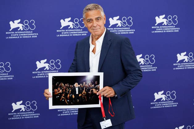 News - George Clooney Golden Lion For Lifetime Achievement Photocall - The 83rd Venice International Film Festival VENICE, ITALY - SEPTEMBER 02: George Clooney receives Photographers Award as he attends the Golden Lion For Lifetime Achievement Photocall during the 83rd Venice International Film Festival at Palazzo del Casino on September 02, 2026 in Venice, Italy. Photo: Cinzia Camela. Lido di Venezia Palazzo del Casino Italy Copyright: xCinziaxCamelax xLiveMediax LPN_2634132