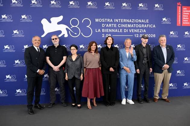 Jury Photocall - The 83rd Venice International Film Festival president Maggie Gyllenhaal and the members of Juri of Venezia83 posing for the photocall during The 83rd Venice International Film Festival. 02 Sep 2026 Pictured: Alberto Barbera, Maggie GyllenhaalMaggie Gyllenhaal, Kaouther Ben Hania, Daniel Blumberg, Francesco Casetti, Xavier Giannoli, Shahrbanoo Sadat, Johnnie To.  Copyright: xThexMegaxAgencyxmaximonx xMEGAx
