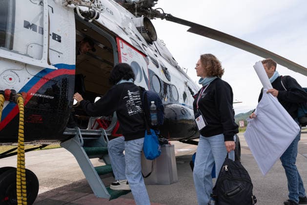 Russia Parliamentary Election Early Voting 9234360 02.09.2026 Members of the Yelizovo Election Commission board a helicopter during early voting in remote and hard-to-reach areas for elections to the ninth State Duma and the fifth Kamchatka Regional Legislative Assembly in Kamchatka Territory, Russia. Alexandr Piragis Sputnik Kamchatka Region Russia  Copyright: xAlexandrxPiragisx