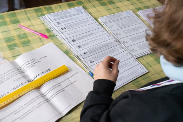Russia Parliamentary Election Early Voting 9234429 02.09.2026 A member of the Yelizovo Election Commission conducts early voting in remote and hard-to-reach areas for elections to the ninth State Duma and the fifth Kamchatka Regional Legislative Assembly in Yelizovo district of Kamchatka Territory, Russia. Alexandr Piragis Sputnik Kamchatka Region Russia  Copyright: xAlexandrxPiragisx