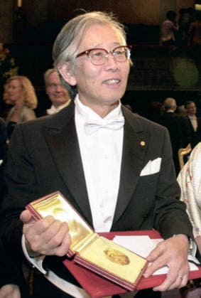 2000 Nobel prize laureate in chemistry Shirakawa dies at 90 File photo shows Hideki Shirakawa meeting the media after receiving the 2000 Nobel Prize in chemistry at the award ceremony in Stockholm on Dec. 10, 2000. Shirakawa, a professor emeritus at the University of Tsukuba, died at age 90 on Aug. 24, 2026.  A14AA0005627057P