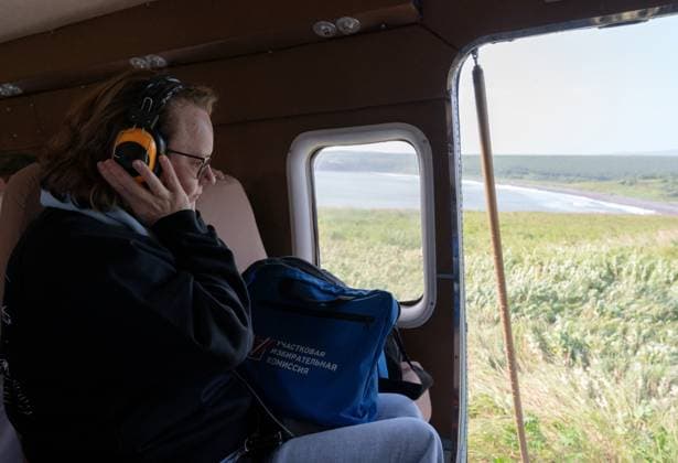 Russia Parliamentary Election Early Voting 9235664 03.09.2026 A member of the Yelizovo Election Commission is seen aboard a helicopter during early voting in remote and hard-to-reach areas for elections to the ninth State Duma and the fifth Kamchatka Regional Legislative Assembly in Kamchatka Territory, Russia. Alexandr Piragis Sputnik Kamchatka Region Russia  Copyright: xAlexandrxPiragisx