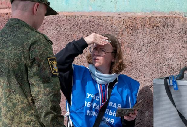 Russia Parliamentary Election Early Voting 9235704 03.09.2026 A member of the Yelizovo Election Commission checks documents of a Russian serviceman during early voting in remote and hard-to-reach areas for elections to the ninth State Duma and the fifth Kamchatka Regional Legislative Assembly, at the military unit on cape Shipunsky, Kamchatka Territory, Russia. Alexandr Piragis Sputnik Kamchatka Region Russia  Copyright: xAlexandrxPiragisx