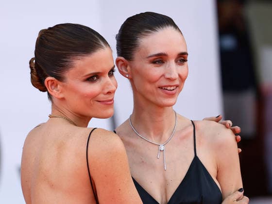 Entertainment Bilder des Tages IPA88071336 - Venice, 83rd Venice International Film Festival 2026 - Night 2 - Red Carpet for the film *Bucking Fastard*. Pictured: Kate and Rooney Mara  Copyright: xMatteoxChinellatox xMatteoxChinellatox 88071336