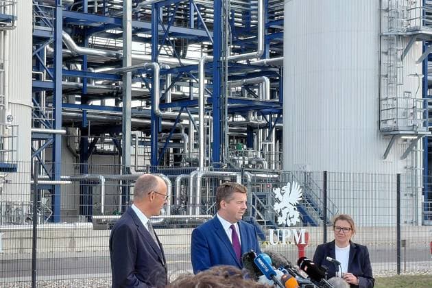 Leuna, Saxony-Anhalt, Germany, September 3, 2026 Campaign event at the Leuna chemical plant Federal Chancellor Friedrich Merz (CDU) and Minister President Sven Schulze (CDU) NOTE: LOW-QUALITY CELLPHONE PHOTO Copyright: xdtsxNachrichtenagenturx dts_132692