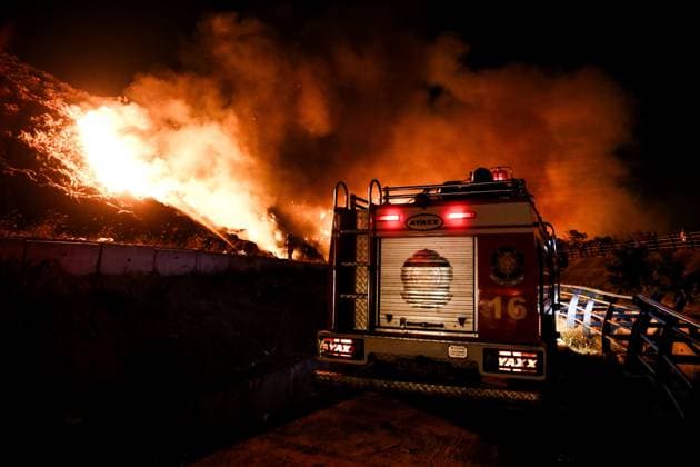 Firefighters Battle Blaze at Putri Cempo Landfill in Solo SOLO, CENTRAL JAVA, INDONESIA SEPTEMBER 2, 2026: Firefighters work to extinguish a fire at the Putri Cempo landfill in Solo, Central Java. The fire was believed to have started in Block D before spreading to Block B, according to information provided by the photographer. Solo Indonesia Copyright: x xSeptiawanxBimaxSaktix xJNAxPressx