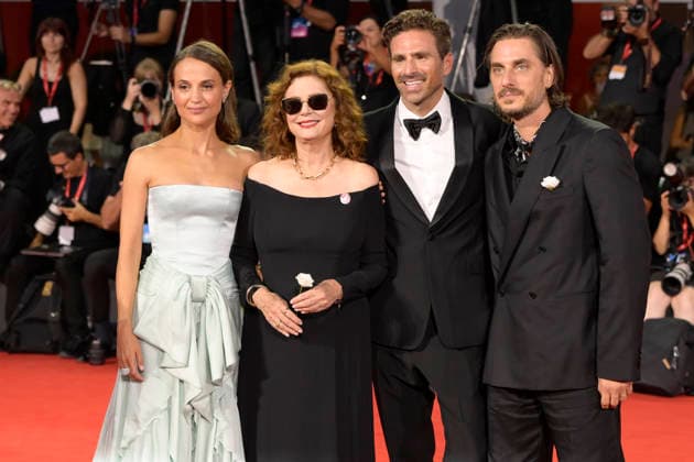 The echo chamber red carpet in Venice Lido - 06 Sep 2026 Alicia Vikander (l),Susan Sarandon (c), Andrea Pallaoro (c) and Luca Marinelli (r) attend the red carpet of movie The echo chamber during the 83rd Venice Film Festival at Palazzo del cinema. Venice Lido Italy Copyright: xMarioxCartellix xSOPAxImagesx _DSC9797