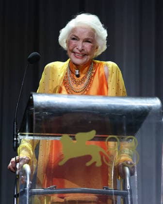 (260907) -- VENICE, Sept. 7, 2026 -- Actress Ellen Burstyn reacts during the awarding ceremony of the Golden Lion for Lifetime Achievement at the 83rd Venice International Film Festival in Venice, Italy, Sept. 7, 2026. ) ITALY-VENICE-FILM FESTIVAL-ELLEN BURSTYN-LIFETIME ACHIEVEMENT WangxKaiyan 