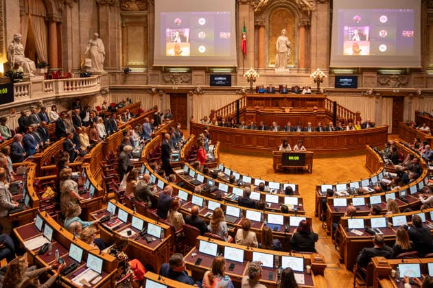 September 8, 2026, Lisbon, Lisbon, Portugal: Deputies from the Chega party standing up to vote in favor of the motion of censure against the government at the Assembly of the Republic in Lisbon. Lisbon Portugal - ZUMAr238 20260908_zip_r238_049 Copyright: xRicardoxRochax