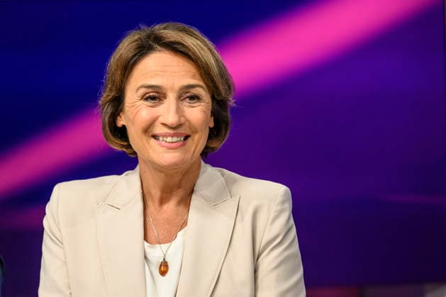 from left: Sandra Maischberger, GER, Berlin, studio, guest on – Maischberger, political talk show, TV, program, hosted by – Sandra Maischberger, Das Erste, from Adlershof – Studio 20, September 8, 2026, Copyright: HMBxMedia UwexKoch